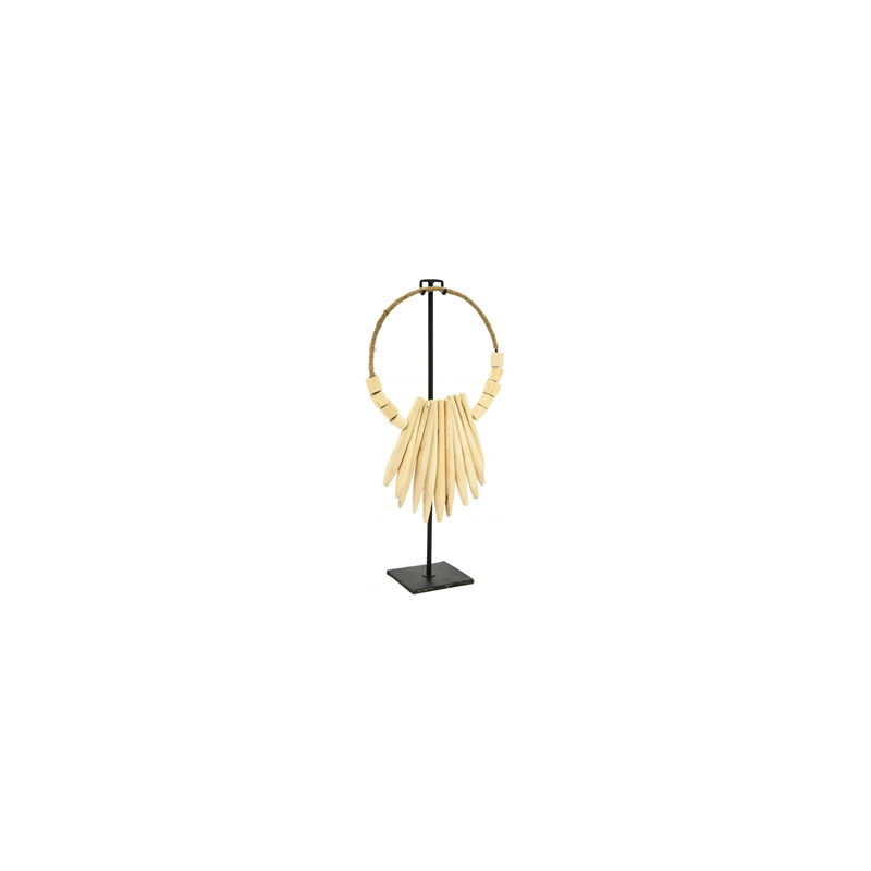 Collier ethnique en teck sur socle en métal - Haut. 53 cm