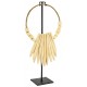 Collier ethnique en teck sur socle en métal - Haut. 53 cm