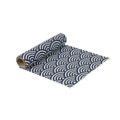 Chemin de table Écailles effet lin marine et blanc 28cm x 5m